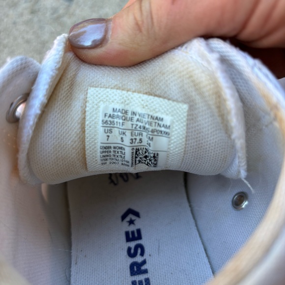 White converse - Picture 3 of 4